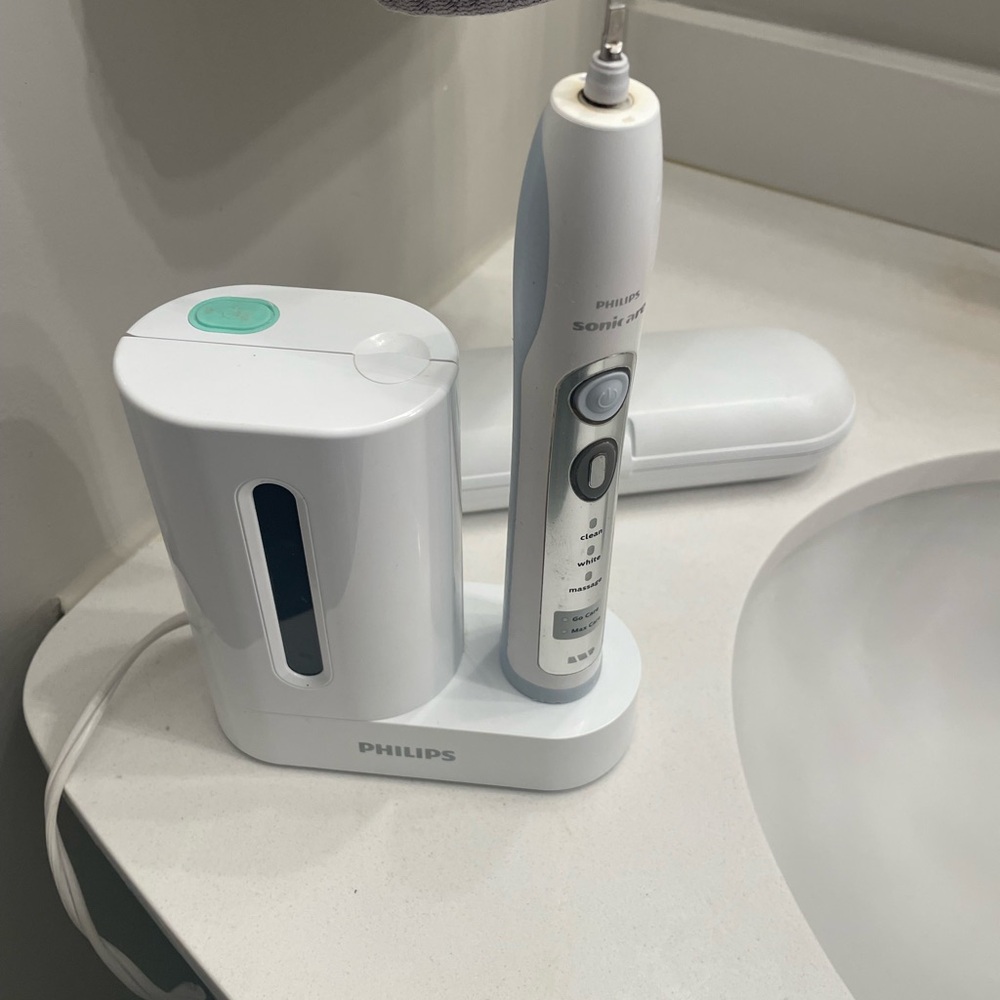 Philips Sonicare White Electric Toothbrush with Charger
